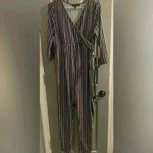 Derek Heart Maternity Jumpsuit with belt 3/4 sleeves black & white striped Med